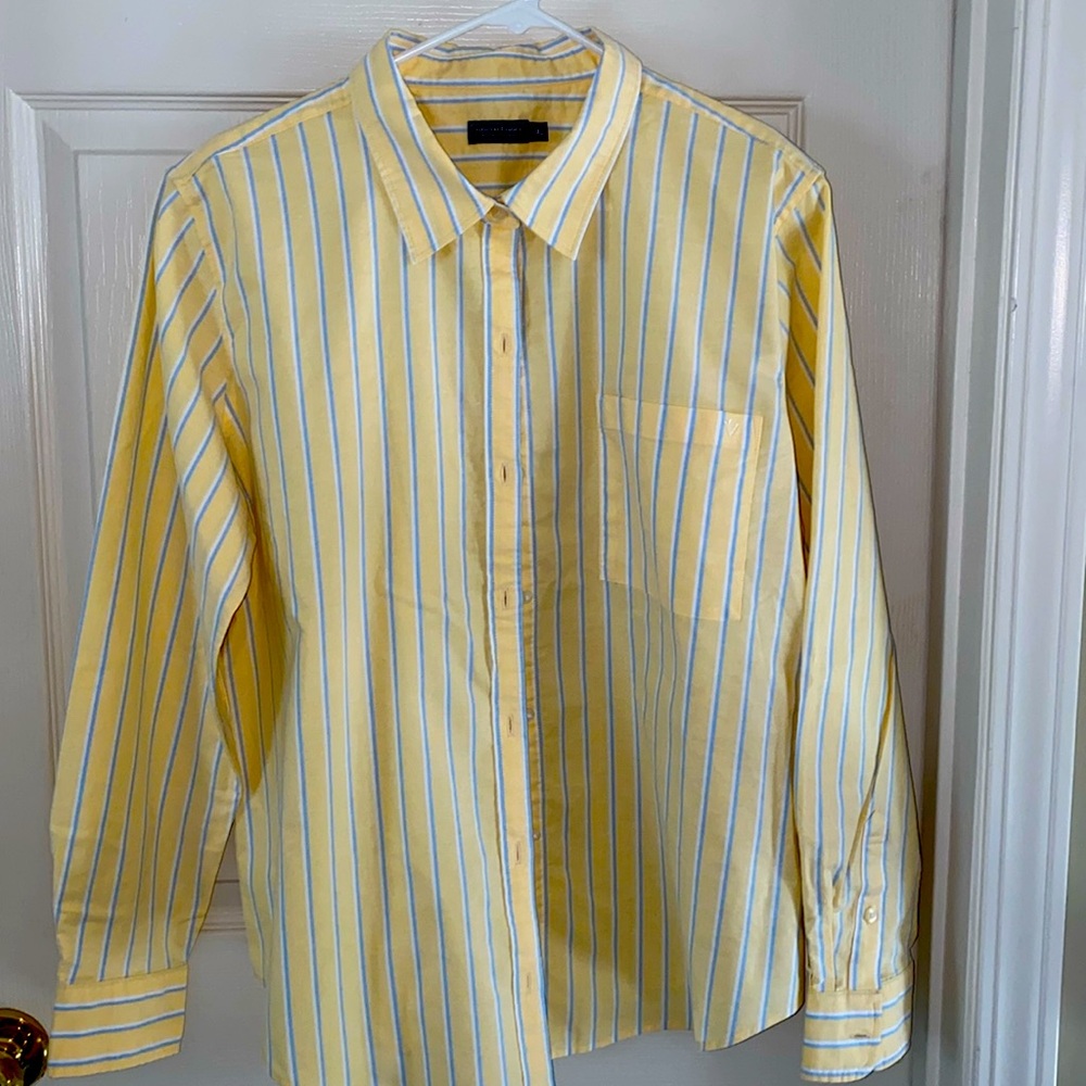 Vineyard Vines Women’s Blouse Shirt
Button Down Long Sleeves Yellow
NWOT Size XL